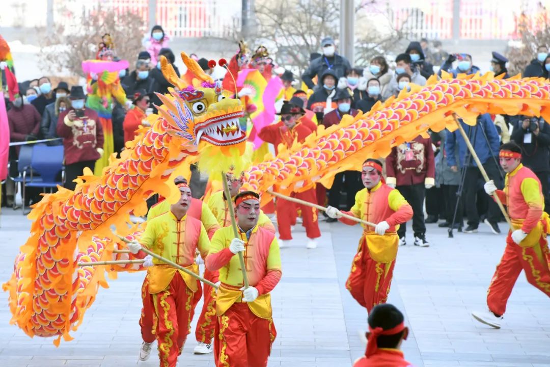 Người Trung Quốc múa đèn Rồng mừng năm mới