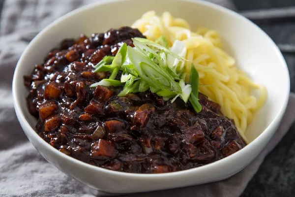 Mì tương đen - món ăn nổi tiếng ở Hàn Quốc nhưng lại có nguồn gốc từ Trung Quốc